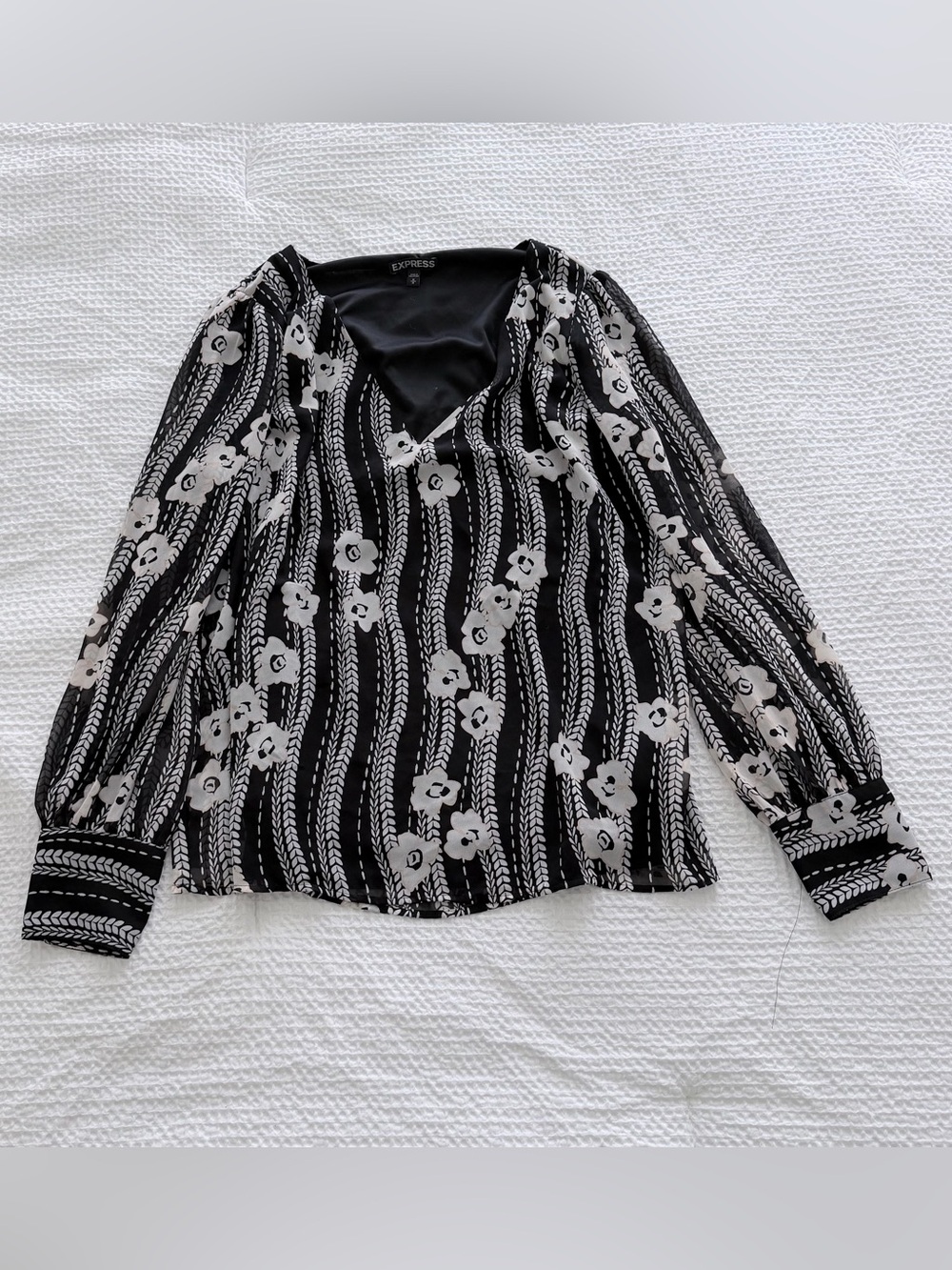 Express Black and White Floral V-Neck Blouse